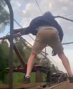 Punya Hobi Bahaya, Remaja Tewas Kesetrum saat Berselancar di Atap Kereta Komuter