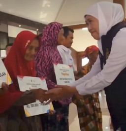 Dipanggil KPK terkait Kasus Korupsi Dana Hibah, Gubernur Jatim Khofifah Mangkir