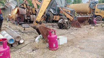 Diduga Tanpa Prosedur, Pemotongan Alat Berat di Halaman Kantor Dinas PUPR Kota Cilegon Disorot