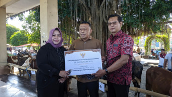 Terima Sapi Presiden, Bupati Ponorogo Akan Salurkan ke Masjid Agung