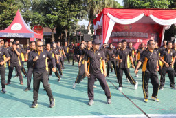 Polres Batu Adakan Olahraga Bersama dan Bazar Bapokting Sambut HUT Bhayangkara Ke-79