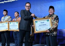 Bupati Sumenep Raih Penghargaan dari PERPAMSI atas Komitmen Pengembangan BUMD Air Minum