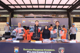 Viral Aksi Komplotan Copet Gasak Dompet di Golden Swalayan, 4 Perempuan Dibekuk 