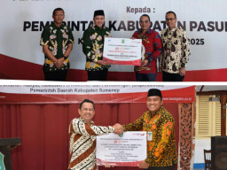 Bank Jatim Serahkan CSR ke Pemkab Pasuruan dan Pulau Kangean