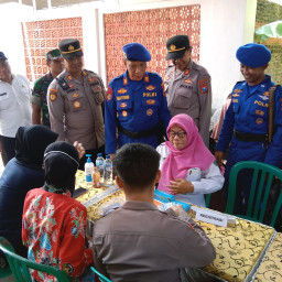 Polresta Sidoarjo Berbagi 100 Paket Sembako Saat Gelar Baktikes Hari Bhayangkara ke-79