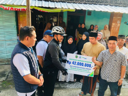 Walikota Madiun Serahkan Manfaat SERTAKAN BPJS Ketenagakerjaan Rp42 Juta