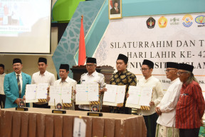 Gus Qowim Apresiasi Peluncuran Buku Sejarah 42 Tahun UNISKA Mengabdi