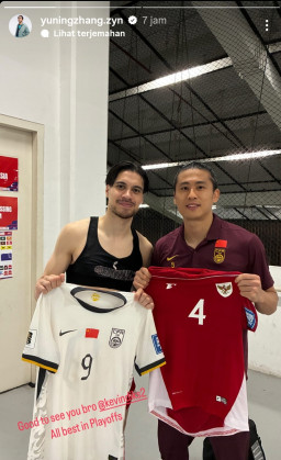Tukar Jersey dengan Diks, Striker China Doakan Timnas Indonesia