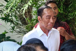 Jokowi Ulang Tahun Ke-64, Warga Berdatangan dan Doakan Cepat Sembuh