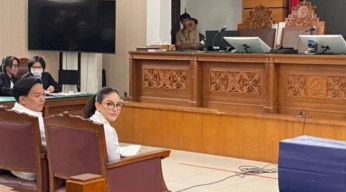 Hakim Tegur Nikita Mirzani Saat Jalani Sidang Perdana Kasus Pemerasan