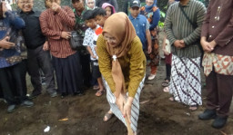 Ritual Mendem Kepala Sapi, Rangkaian Grebeg Suro di Hutan Bambu Sumbermujur Lumajang