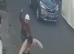 Tak Terima Ditegur karena Parkir Sembarangan, Pemotor Bacok Juru Parkir