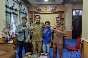 Bupati Nias Barat Temui Anak Yatim yang Penuh Semangat