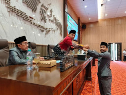 DPRD Sumenep Sampaikan Nota Penjelasan Tiga Raperda Usul Prakarsa Tahun 2025