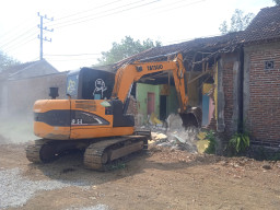 Jadi Sarang HIV, PT KAI Bongkar Warung Esek-Esek di Ponorogo