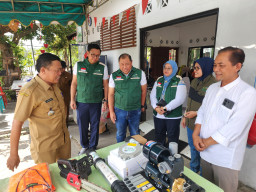 PLN UIT JBM Berikan Bantuan Fasilitas Pengolahan Sampah Bagi Warga Balas Klumprik Surabaya
