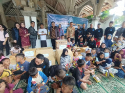 MA Peduli Berbagi ke Panti Asuhan, Pesan Prof Yulius: Banyak yang Harus Diperhatikan