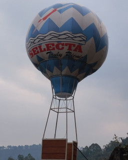 Wahana Baru Balon Udara Jadi Rebutan Pengunjung Selecta