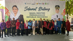 Wamen Perdagangan RI Tinjau Tenun Ikat Kota Kediri, Harapkan Ada Regenerasi dan Go Internasional