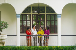Women in Kebaya, Ketika Keanggunan Perempuan dan Batik Bersatu di Hotel Majapahit Surabaya