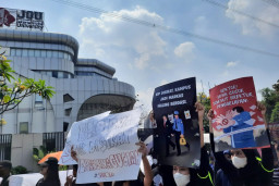 Mahasiswa JGU Depok Demo di Depan Kampus, Ini Tuntutannya
