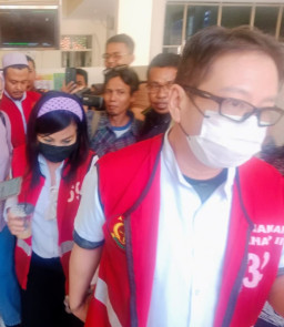 Pasutri Handy dan Jan Hwa Diana Didakwa Rusak Dua Mobil Imbas Konflik Proyek Kanopi