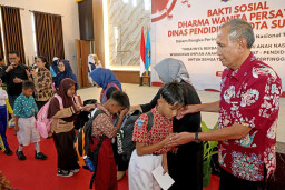 Peringati HAN 2025, Pemkot Surabaya dan DWP Dispendik Gelar Baksos untuk 347 Siswa