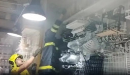 Mainan Korek Api, Anak Autis Bakar Mal