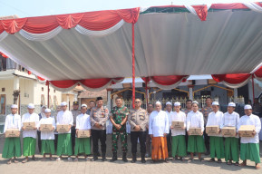 Polres Pasuruan Tanam Jagung Serentak Bersama Santri Ponpes Sabilunnajah