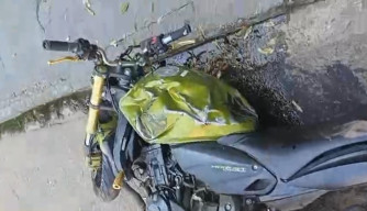 Motor Tabrakan dengan Pikap, Pengemudi Terlempar ke Trotoar
