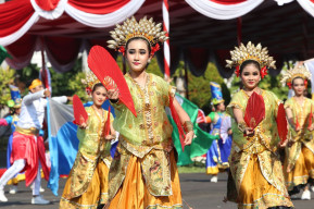 Sambut HUT ke-80 RI, Wali Kota Eri Cahyadi Ajak Warga Surabaya Semarakkan Kemerdekaan
