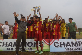 SMPN 2 Kediri Juara Wali KotaCup, Gus Qowim Apresiasi Semangat Sportivitas Pelajar