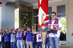 Di HUT Arema ke-38, Wali Kota Batu Gelorakan Semangat Arema Terkait Pelayanan Publik