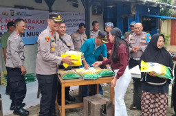 Warga Serbu Gerakan Pangan Murah Polres Metro Depok, 5 Ton Beras Ludes Tiap Hari