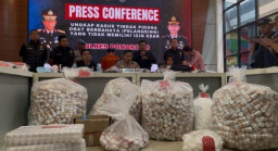 PONOROGO GEMPAR! Polisi Gerebek Pabrik Obat Pelangsing Berbahaya, Ribuan Botol Siap Edar Disita