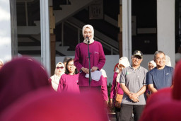 Mbak Wali Lepas Jalan Sehat dan Lomba Agustusan DWP Kota Kediri, Meriahkan Perayaan HUT ke-80 RI