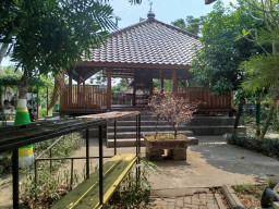 Izin Belum Terbit, Proyek Masjid Apung dan Tembok Cina di Bantaran Sungai Madiun Masih Tertahan