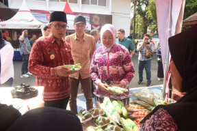 Tinjau Pasar Murah Hari Lahir Ke-80 Kejaksaan Negeri, Gus Qowim: Manfaat Nyata Bagi Masyarakat