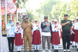 Ribuan Pelajar Semarakkan Lomba Baris SD/MI, Gus Qowim Berangkatkan dan Beri Semangat