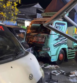Truk "Maut" Ngamuk di Ponorogo! Libas 6 Kendaraan, 2 Orang Terluka saat Jualan Sayur