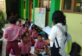Bupati Ponorogo Rancang Seragam Baru Pelajar Bernuansa Ponoragan