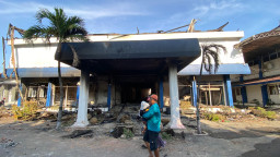 Imbas Demo Ricuh Belasan Kendaraan, Polsek hingga Gedung DPRD Kota Kediri Terbakar