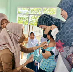 Puskesmas Citangkil Gelar BIAS di SD Madani, 137 Siswa Terima Imunisasi MR dan HPV