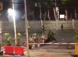 Viral Video Pendemo Diduga Tertembak Peluru Karet hingga Tersungkur