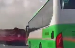 Tabrakan Beruntun Mobil Lukai 8 Orang 