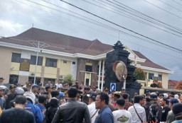 Kafe di Wonosobo Dirusak Massa usai Serda RS Tewas Dibacok