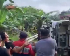 Dump Truk Angkut Sawit Pecah Ban, Picu Kecelakaan Beruntun