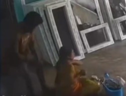 Tak Diberi Makanan, Kapak 'Berbicara'