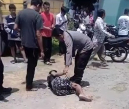 Maling di Karanganyar Dihajar Massa Usai Gasak Uang dan Emas Warga
