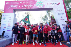 Bank Jatim Bromo Marathon 2025 Sukses, Disertai Launching QRIS Crossborder dan Branding Jeep